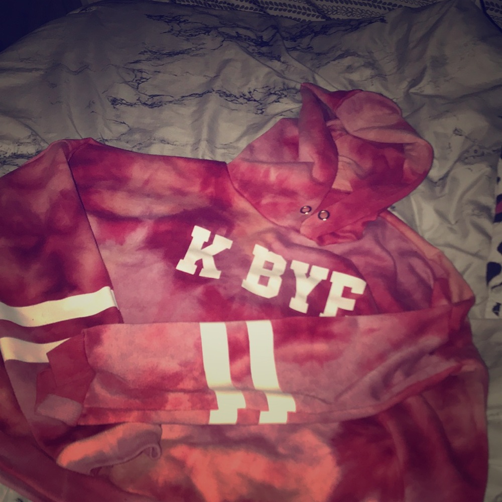 Cropped K by sweatshirt